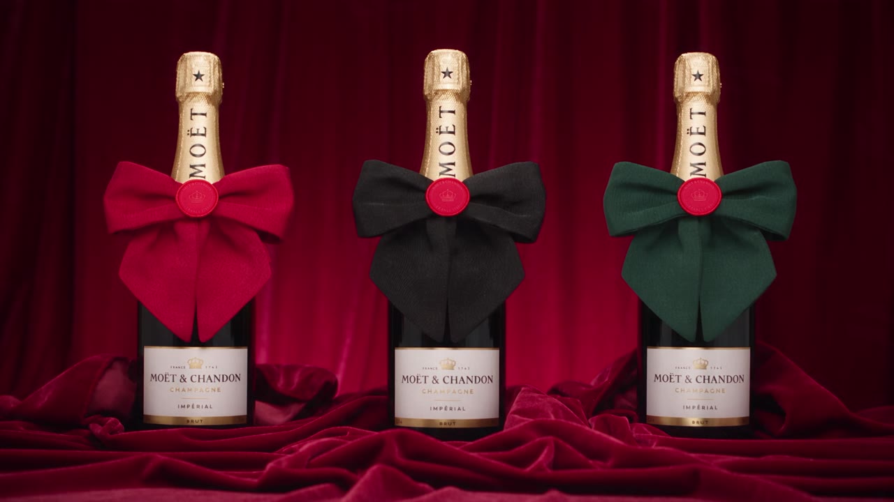 Les trois bouteilles Brut Impérial et leurs nœuds